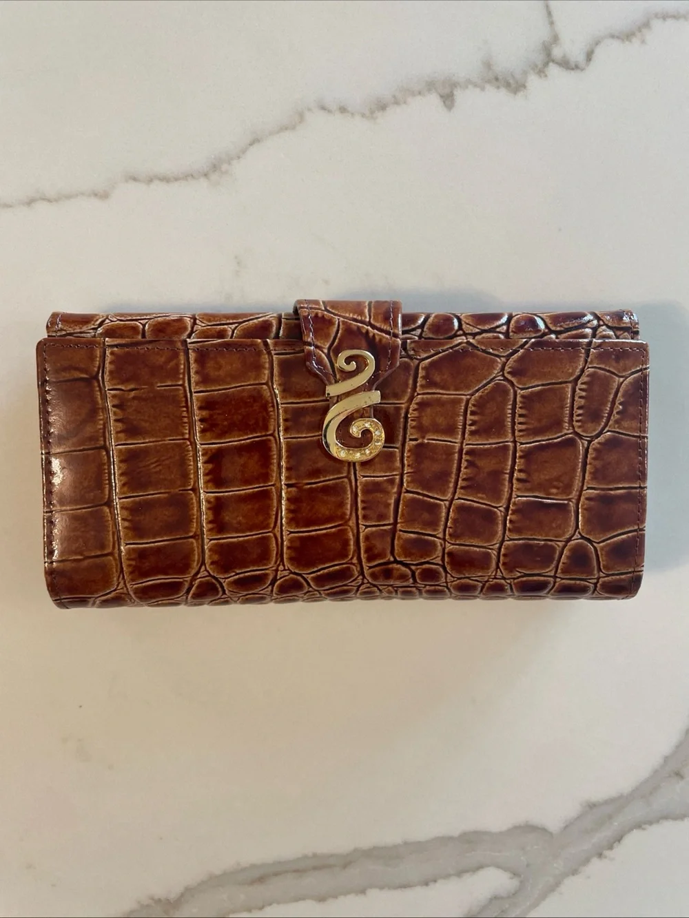 Vera Pelle Croc-Embossed Brown Leather Wallet with Gold Swirl Clasp